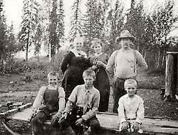 Back: Louisa, daughter Marian, Harry;
Front: Sons Ted, Elton, and Bob. Back: Louisa, daughter Marian, Harry; Front: Sons Ted, Elton, and Bob.