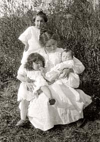 Young mother Bessie and very young children Lois, Betty, and Tom.